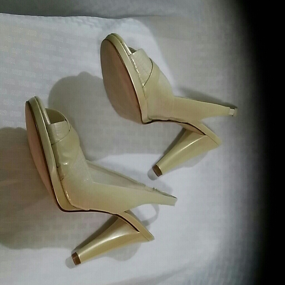 Antonio Melani 7M Open Toed Slingback Pumps
